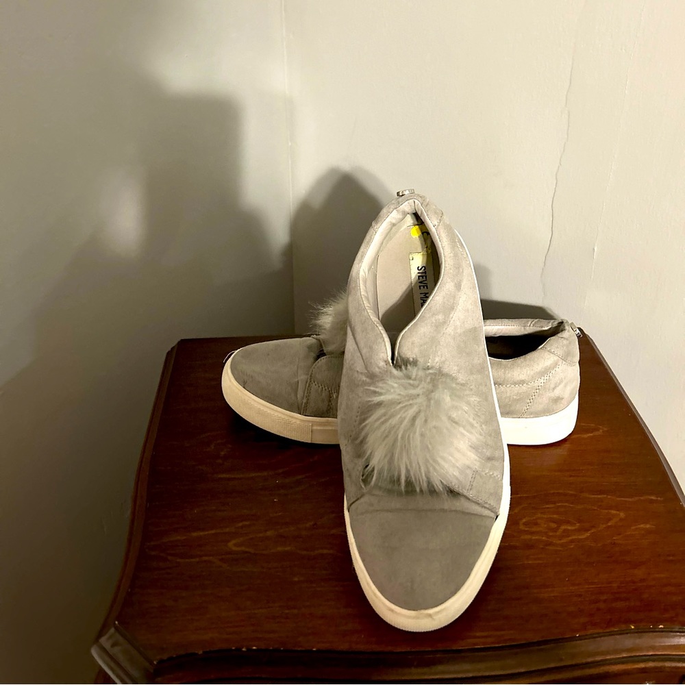 Steve Madden Gray Pom Pom Slide Sneakers 9